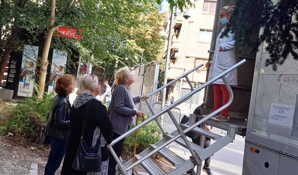 mamograf zakazivanje, mobilni mamograf ispred rts