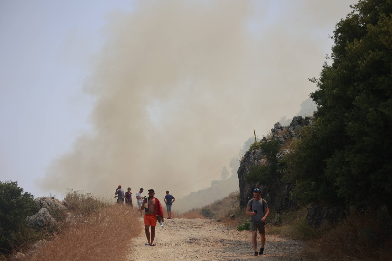 Griechenland - Insel Korfu / Kerkyra, Waldbrände und Löscharbeiten auf der griechischen Insel Korfu, Momentaufnahme am M