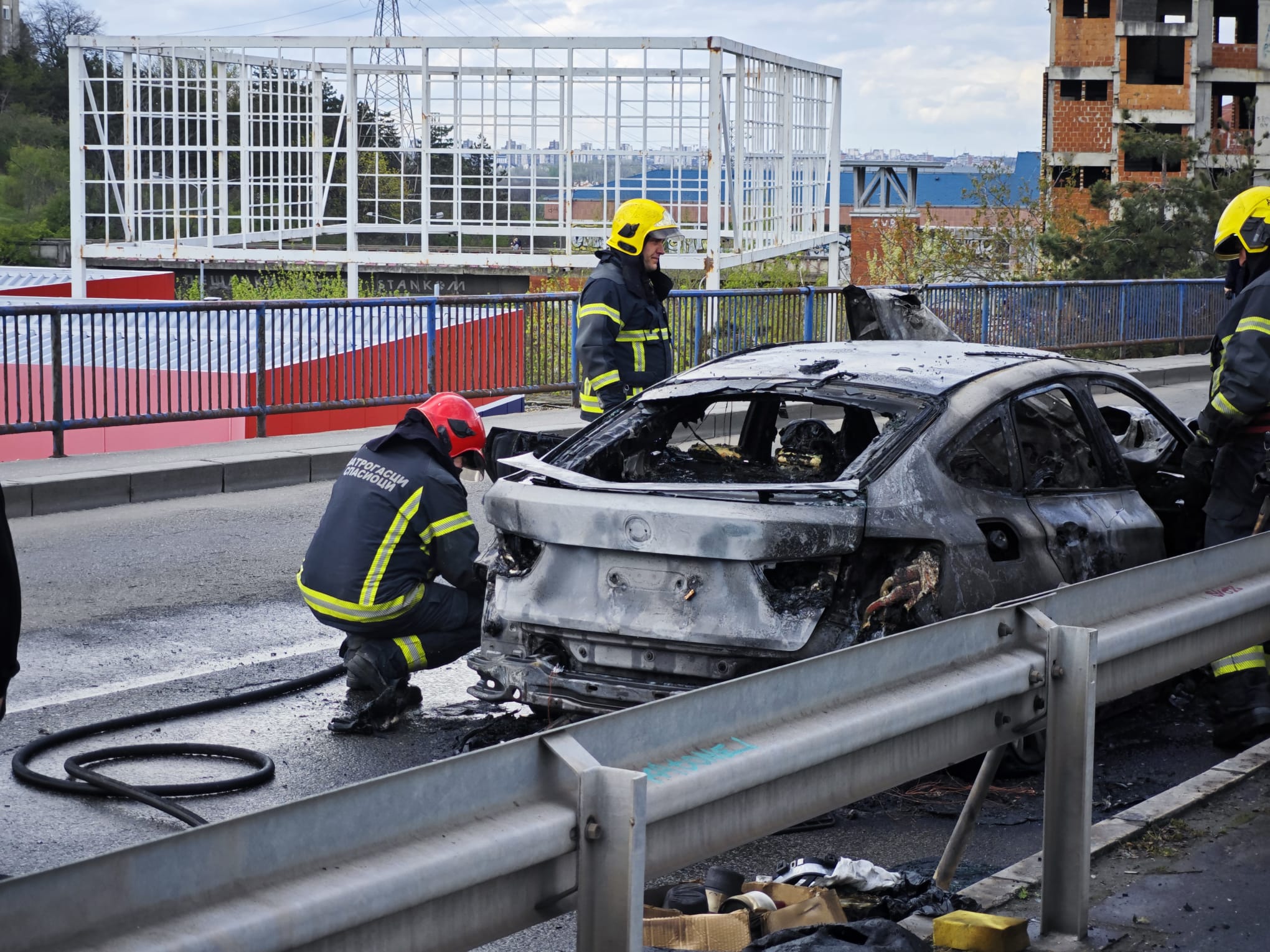 Izgoreo BMW u požeškoj