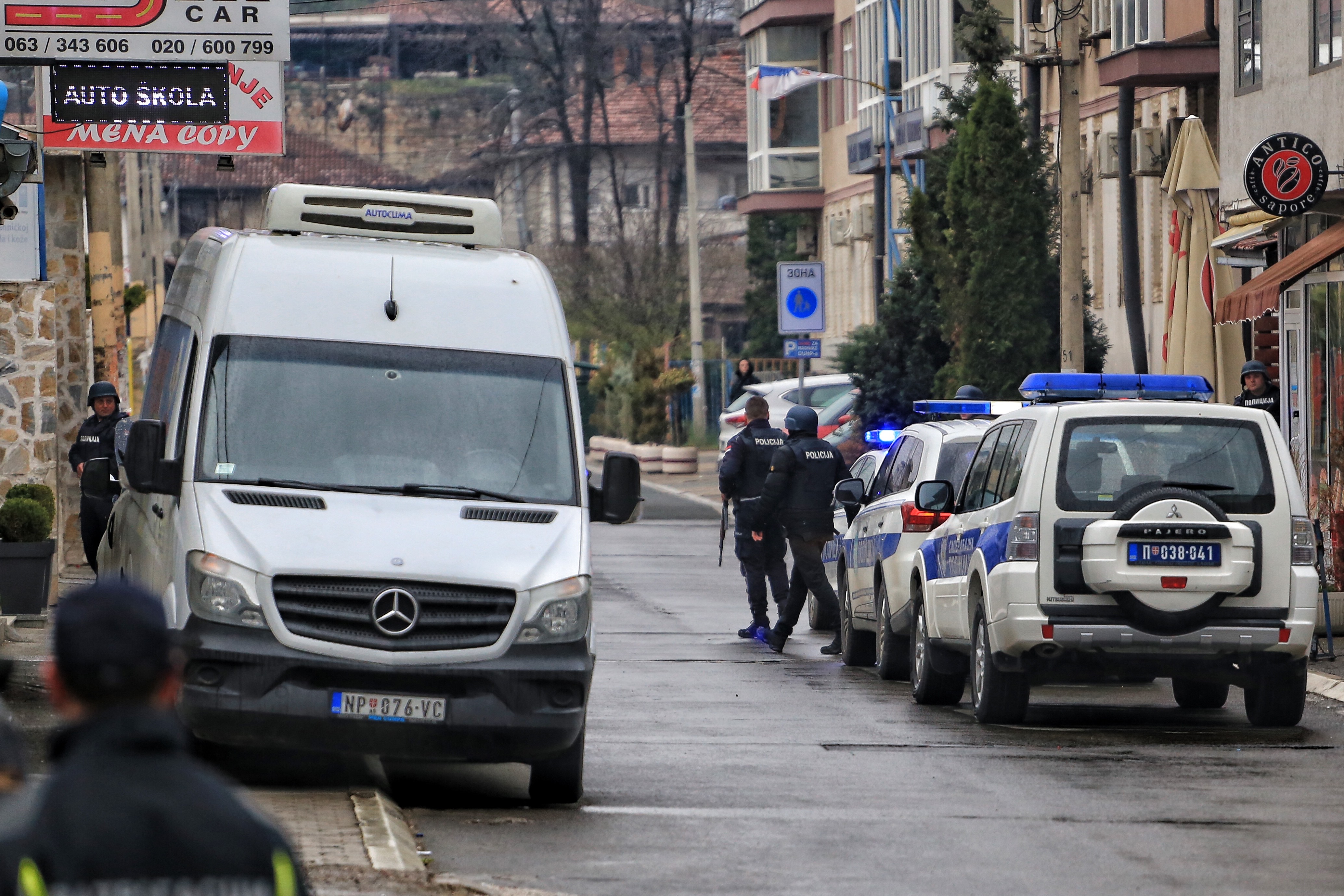 Novi Pazar 17.04.2022. Naselje Svojbor, ulica Vuka Karadžića, nesreća, pucnjava, otac pucao na sina, policija, uvđaj, uvidjaj, hronika Foto: Irfan Ličina/Nova.rs