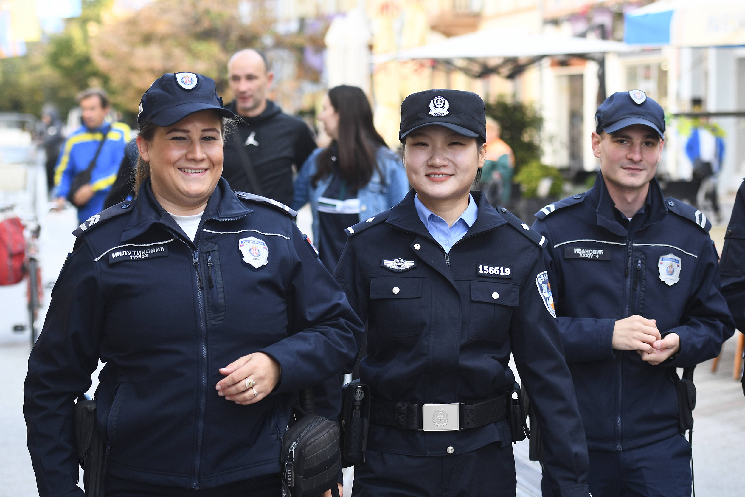 KINESKI POLICAJCI U NOVOM SADU