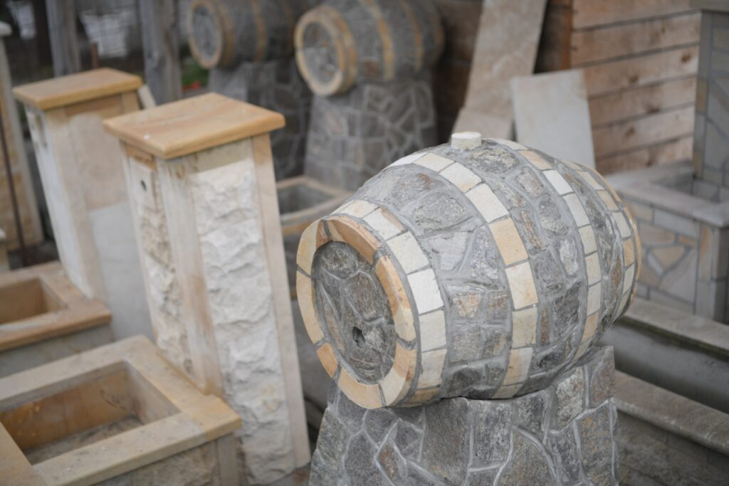 Beograd 08. april 2023. Ulica patrijarha Germana, mesto na kome je u toku noci doslo do obračuna vatrenim oružjem pokušaj kradje, ukrasne cesme Foto:Dragan Mujan/Nova.rs