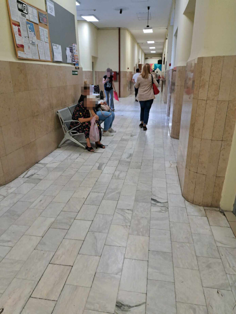 Institut za onkologiju i radiologiju Srbije, pacijenti, gužva, hodnik, čekaonica Foto: Nova.rs