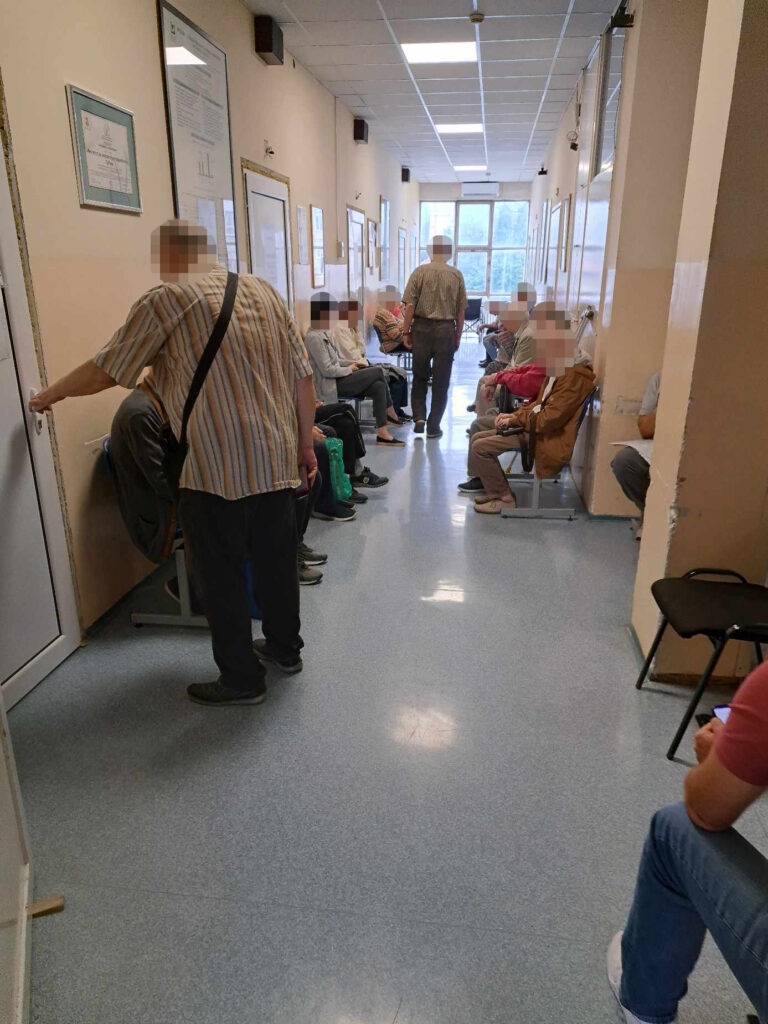 Institut za onkologiju i radiologiju Srbije, pacijenti, gužva, hodnik, čekaonica Foto: Nova.rs