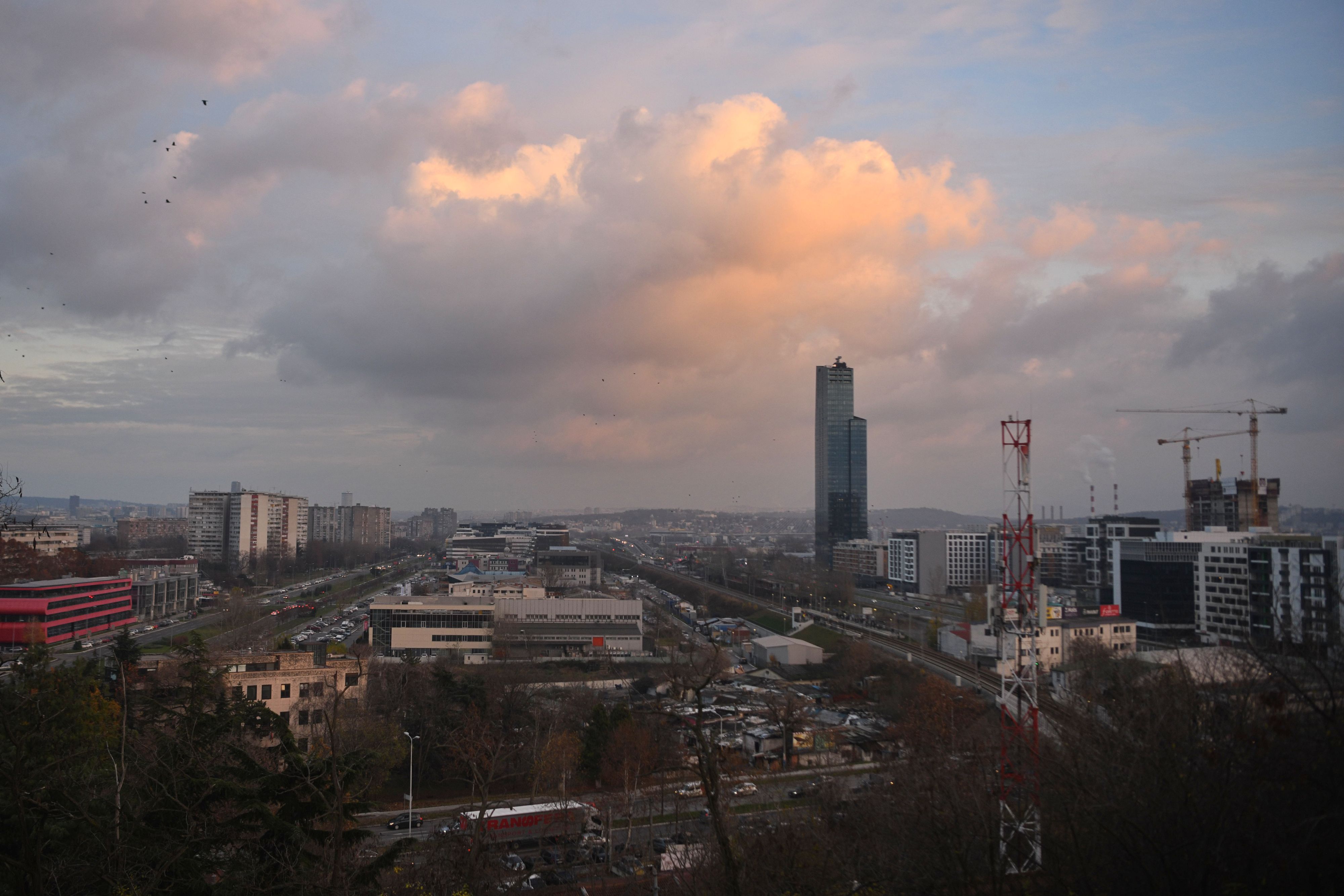 Beograd, 12.12.2022. Zimski dan u Beogradu, vreme, oblačno vreme, West 65 Tower, west 65, Novi Beograd, oblaci, zima Foto: Filip Krainčanić/Nova.rs