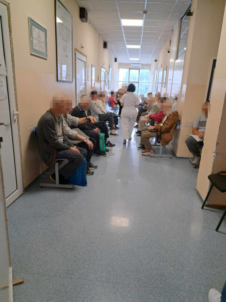 Institut za onkologiju i radiologiju Srbije, pacijenti, gužva, hodnik, čekaonica Foto: Nova.rs