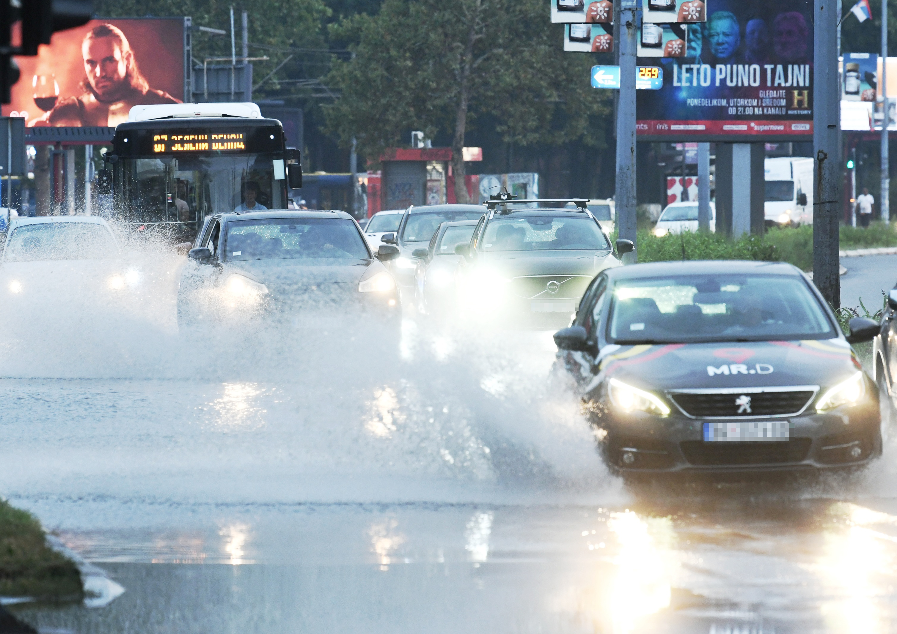 Beograd 30.07.2022. Nevreme, kiša, pljusak, leto, letnja kiša, ulica pod vodom, loša kanalizacija, velika količina vode, vreme, vremenska prognoza Foto: Vesna Lalić/Nova.rs