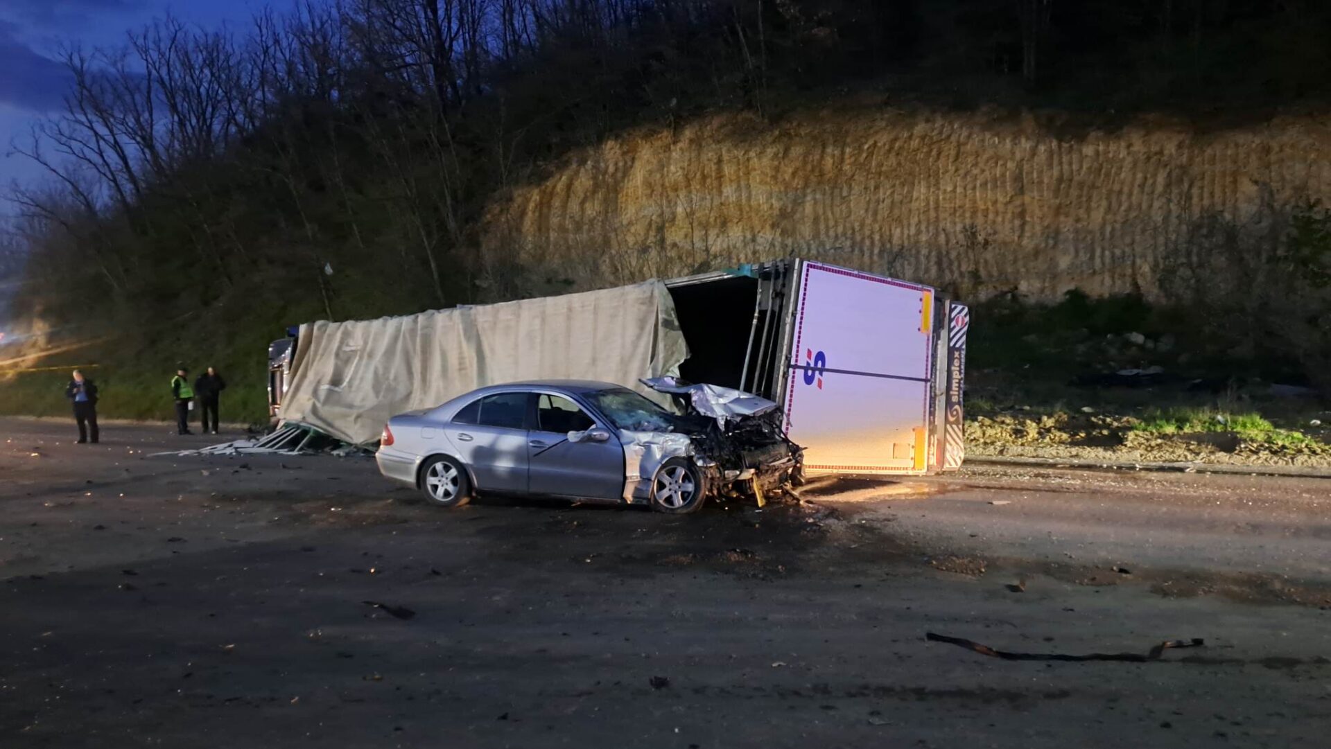 Sudar kamiona i automobila kod Rudara, povređeni vozači