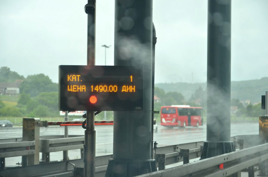 autoput, nevreme, kisa na putu, magla, naplatna rampa, putarina