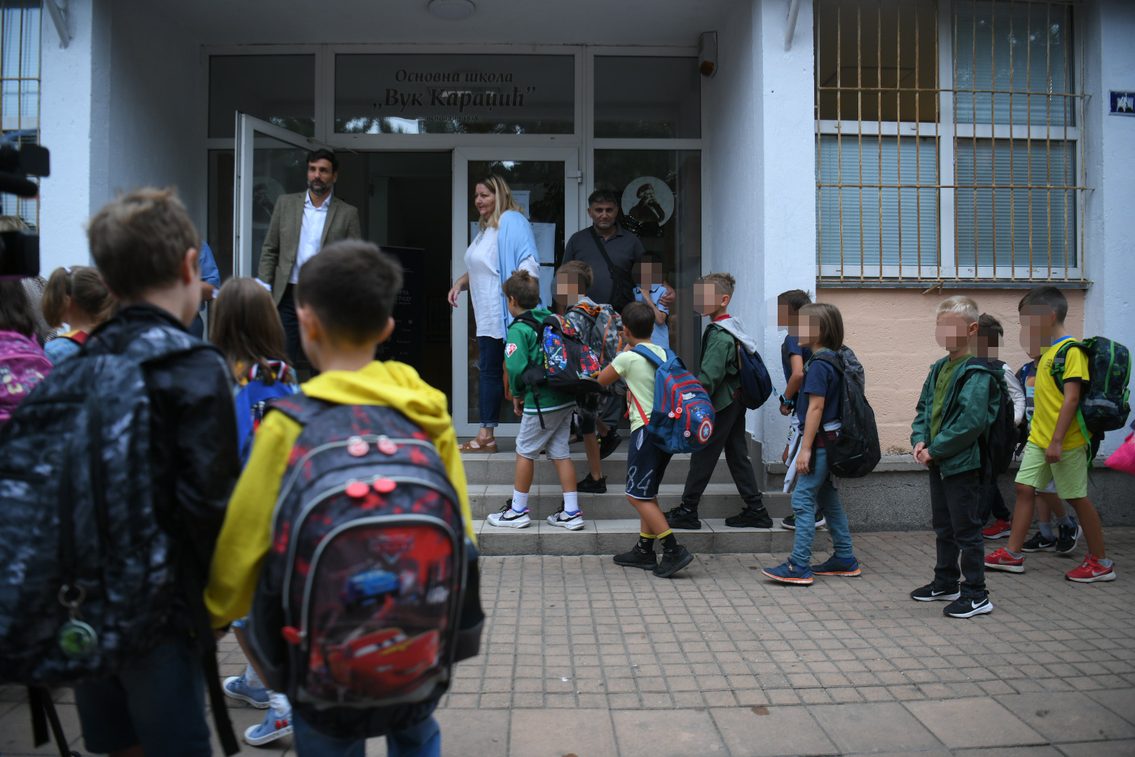 Beograd 01. septembar 2022. Polazak u skolu, Osnovna skola Vuk Karadzic, deca, ucenici. djaci, prvaci školska torba ranac Foto:Nemanja Jovanović/Nova.rs