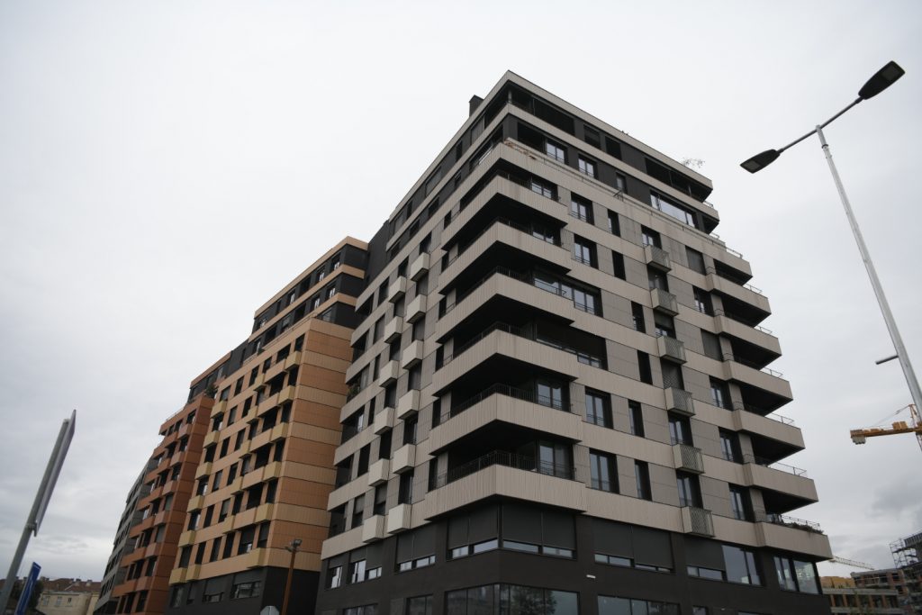 Beograd, 08.10.2021. Donji Dorćol, Kalemegdan, nove zgrade, zgrada koja narušava Kalemegdan, urbanistička katastrofa, K distrikt K distrikt k district  gradnja, izgradnja Foto: Dragan Mujan/Nova.rs