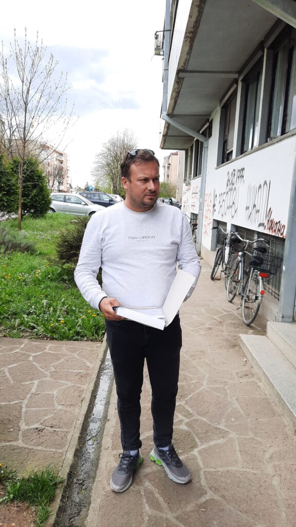 Vladimir Milošević iz Mojsinja, sela koje se nalazi u blizini Čačka. U maju se navršava dve godine od kada sam izgubio brata Aleksandra (37) i majku Milicu, a ja, otac i naša familija je neutešna