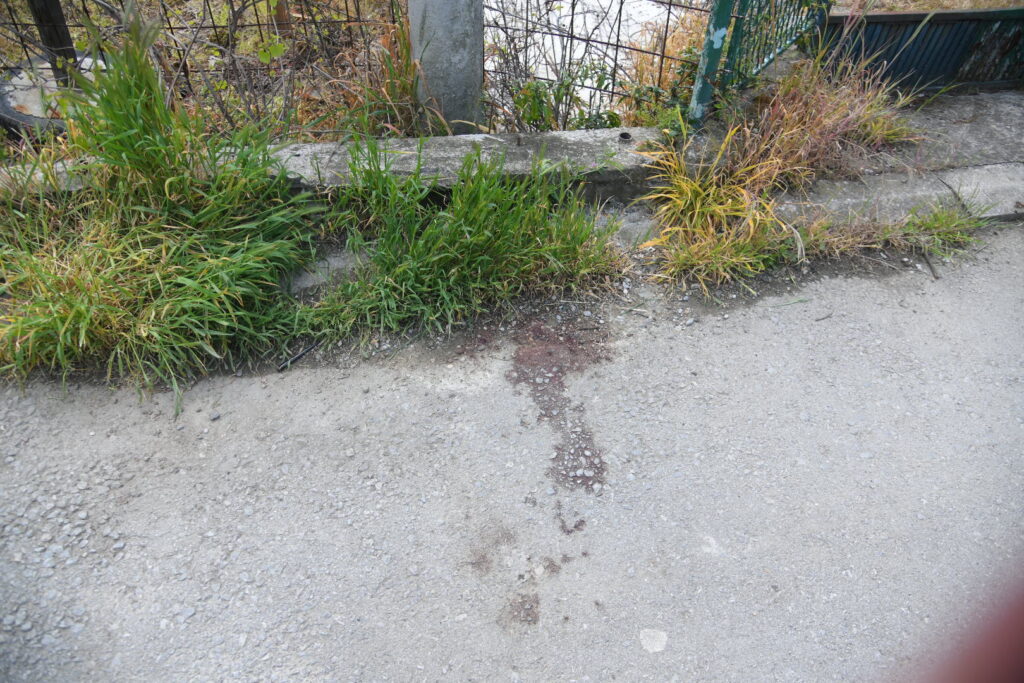 Obrenovac, 01.05.2023. Hronika, ubistvo, ubijen Dejan Milivojevic, naselje kocka, tragovi krvi Foto: Nemanja Jovanović/Nova.rs