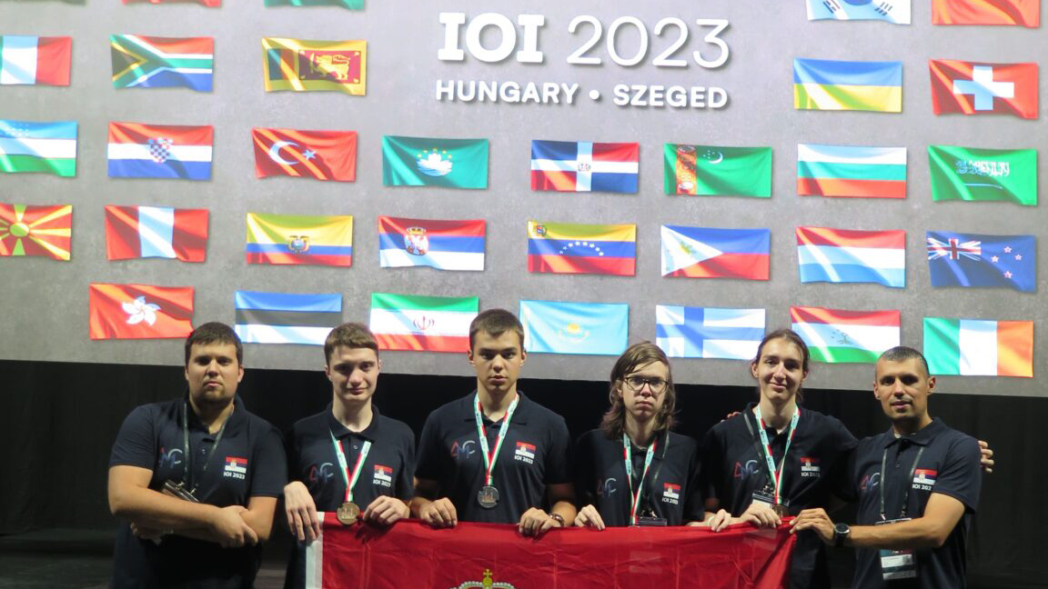 1693775318-IOIpodijum1-min-1152x1536a