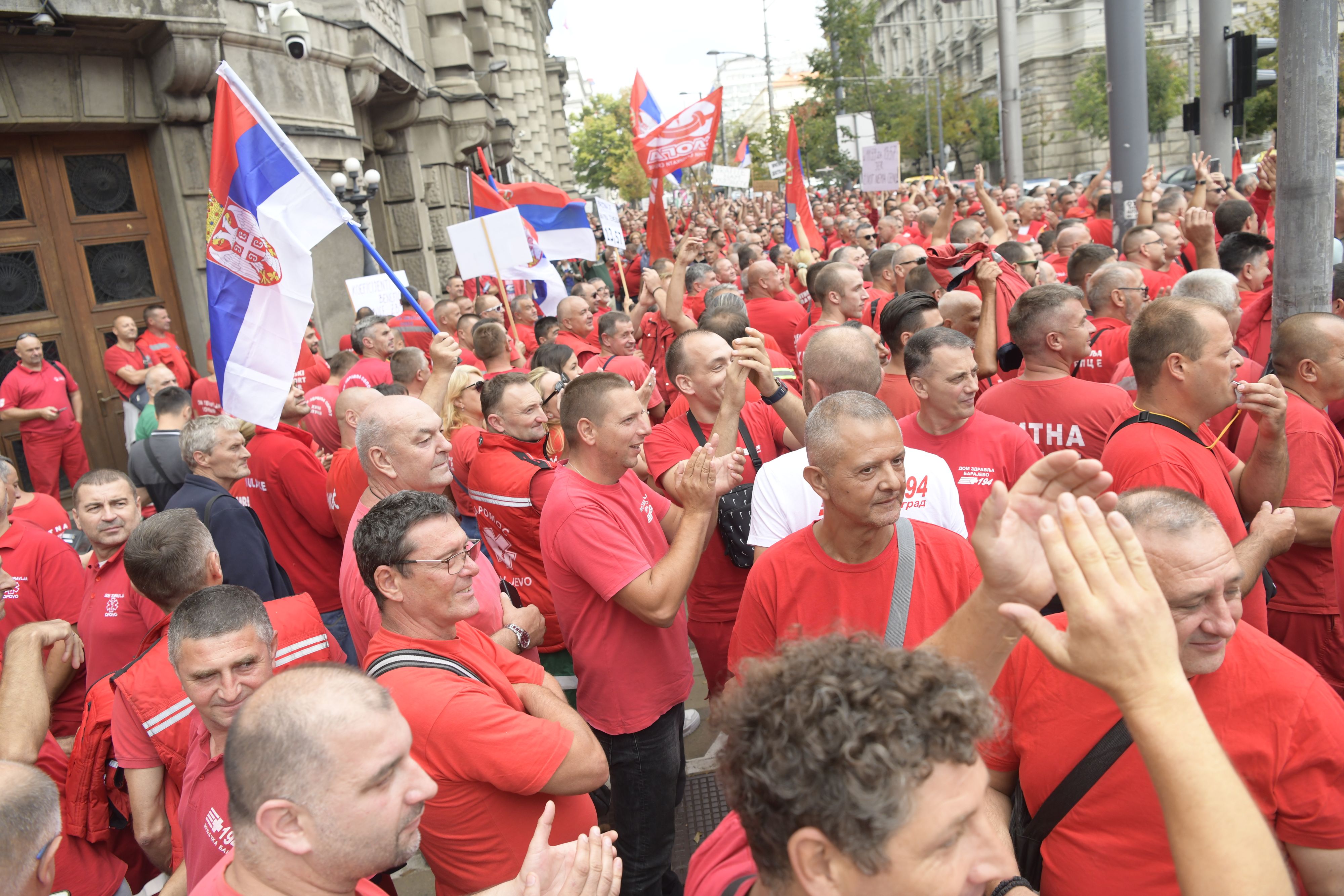 Beograd, 04.09.2023. Vlada Srbije, Protest vozača hitne pomoći ispred Vlade Foto: Goran Srdanov/Nova.rs