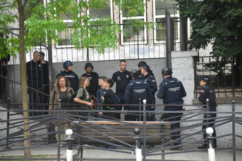 Pucnjava, osnovna škola " Vladislav Ribnikar" policija