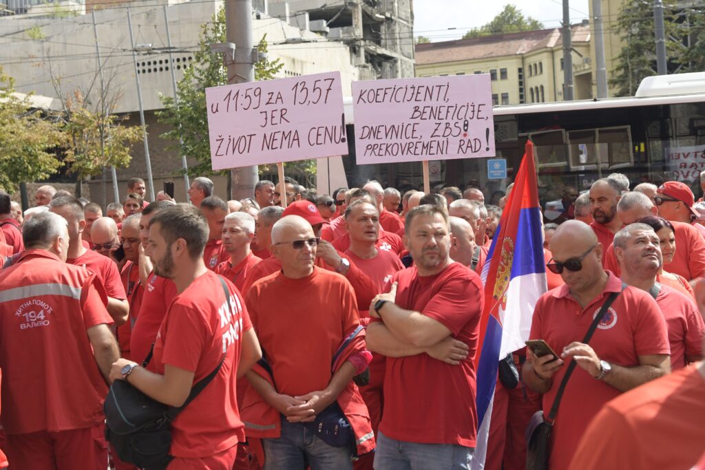 Beograd, 04.09.2023. Vlada Srbije, Protest vozača hitne pomoći ispred Vlade Foto: Goran Srdanov/Nova.rs