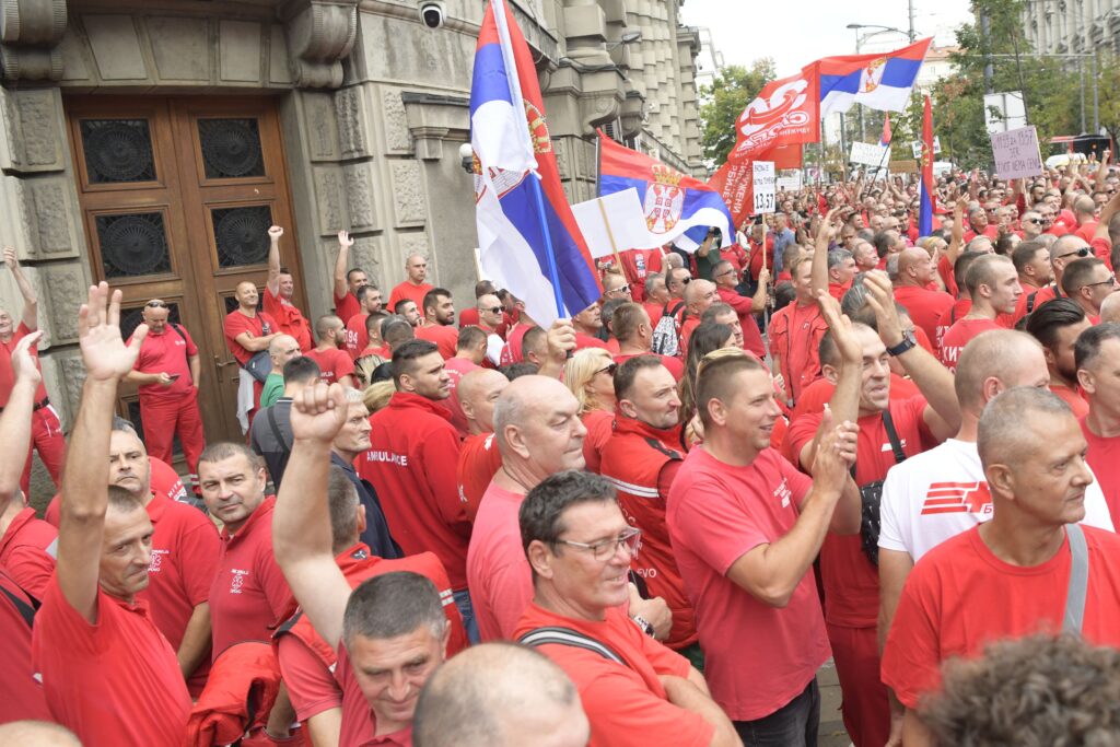 Beograd, 04.09.2023. Vlada Srbije, Protest vozača hitne pomoći ispred Vlade Foto: Goran Srdanov/Nova.rs