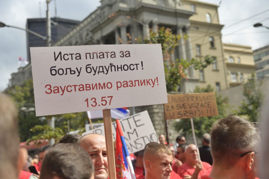 Beograd, 04.09.2023. Vlada Srbije, Protest vozača hitne pomoći ispred Vlade Foto: Goran Srdanov/Nova.rs