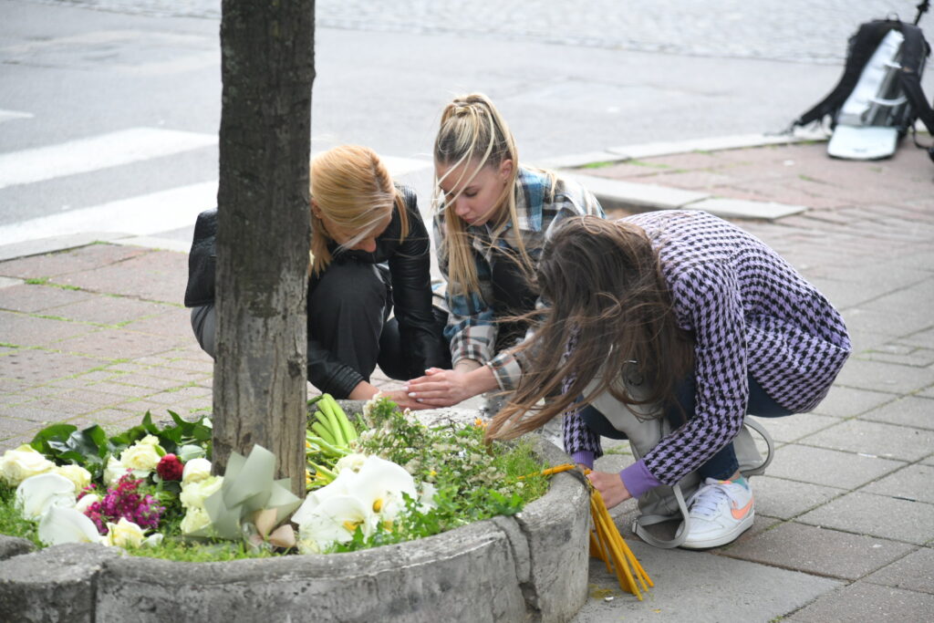 Beograd 03. maj 2023. Posle pucnjave u školi. Pucnjava u Osnovnoj školi Vladislav Ribnikar, učenik pucao na nastavnike i decu. Policija, pucnjava, hronika, Osnovna škola Vladislav Ribnikar Foto: Nemanja Jovanović/Nova.rs