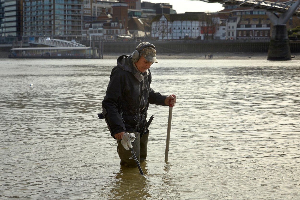 London, UK. 10th March, 2015. A spring low tide on the River Thames and a 'Mudlark' searches for historic lost coins and artefacts.© Steve Hickey/Alamy Live News