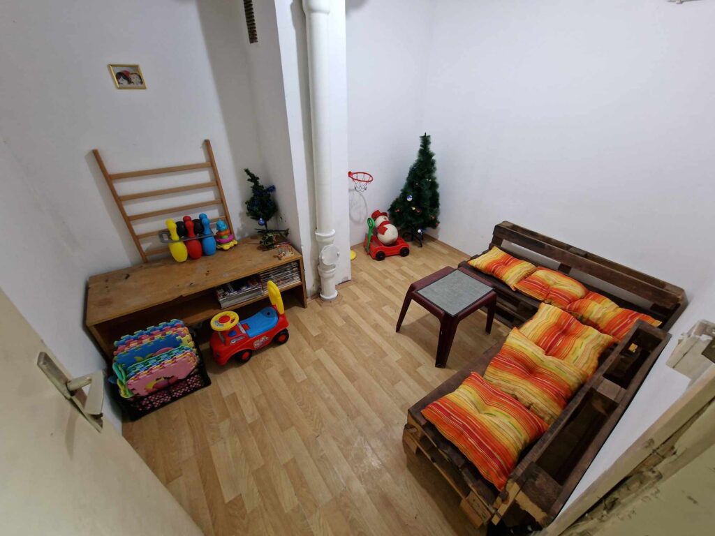 Stanari somborske zgrade napravili od podruma teretanu