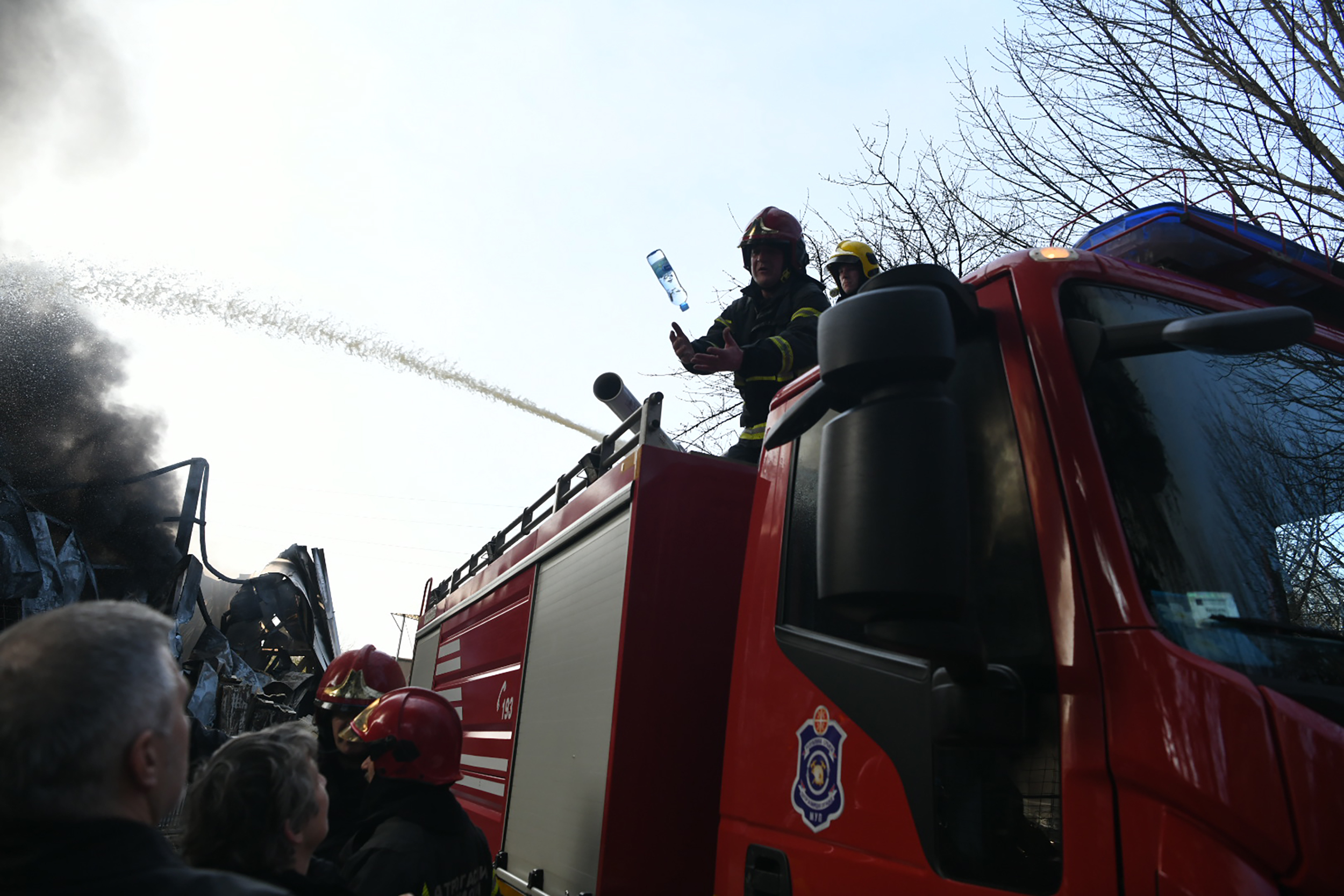 Pozar Galenika prodavnica guma, vatrogasci