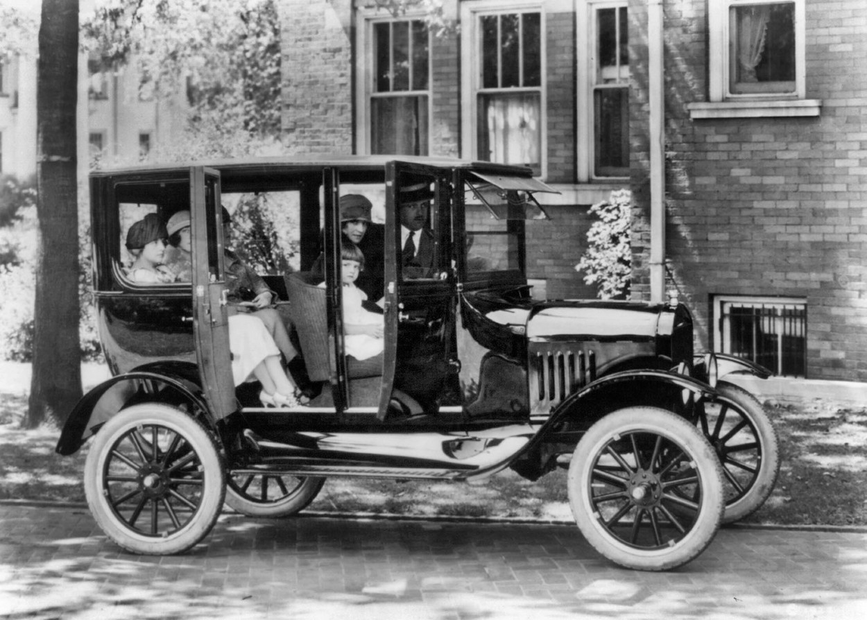 Quarter side view of a Ford sedan, 1923