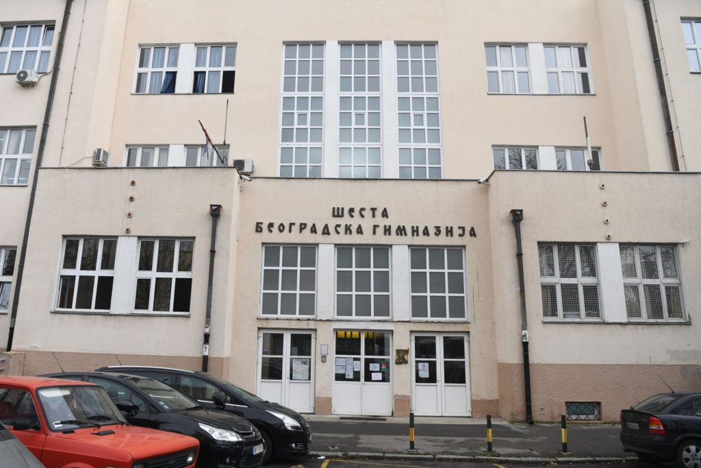 Beograd 17.11.2020. Šesta Beogradska gimnazija, zgrada, ulaz Foto: Goran Srdanov/Nova.rs