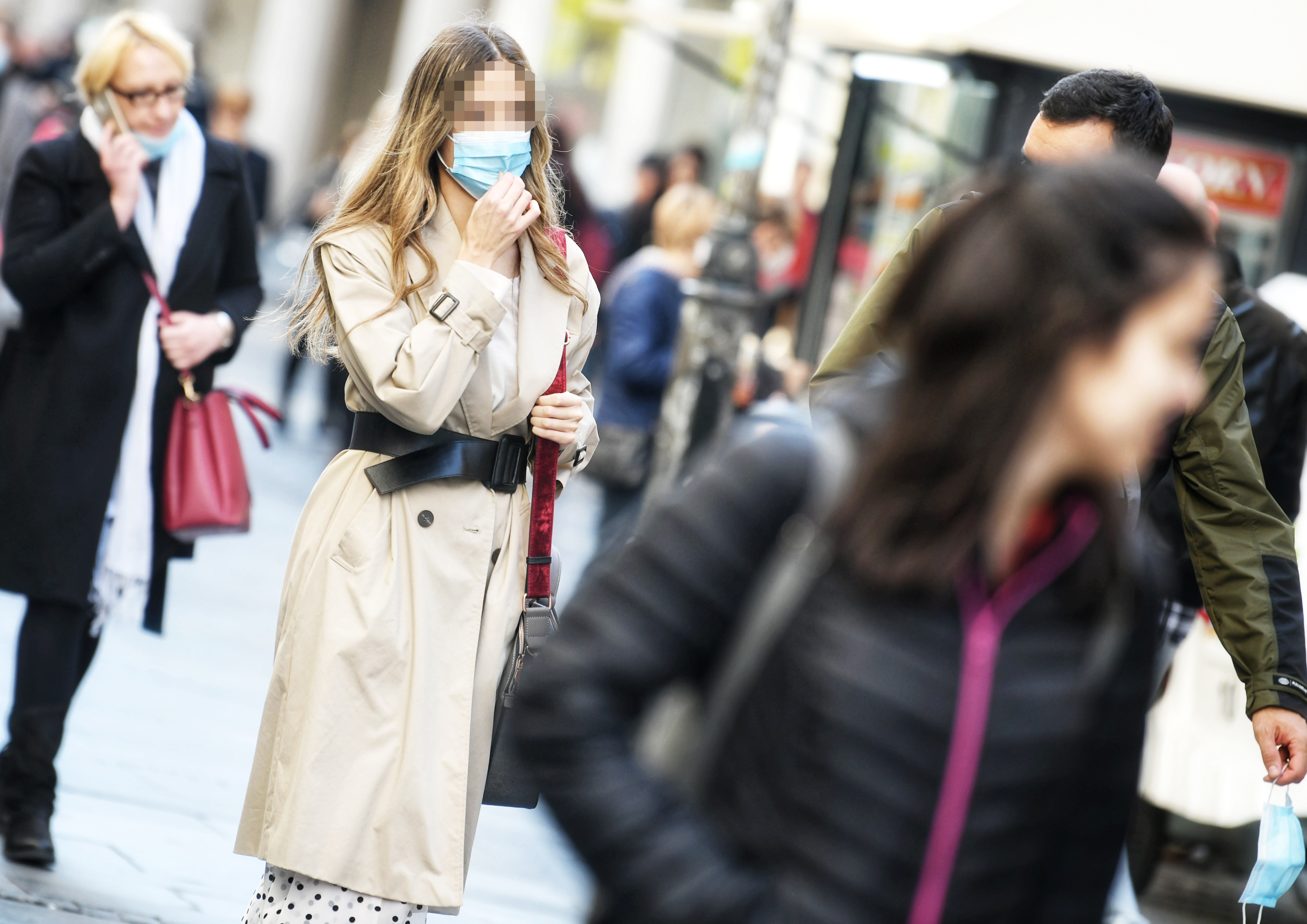 Beograd 29.10.2020. Žena, devojka, maska, jesen, miholjsko leto, prohladno, lepo vreme, koronavirus, kovid Foto: Vesna Lalić/Nova.rs