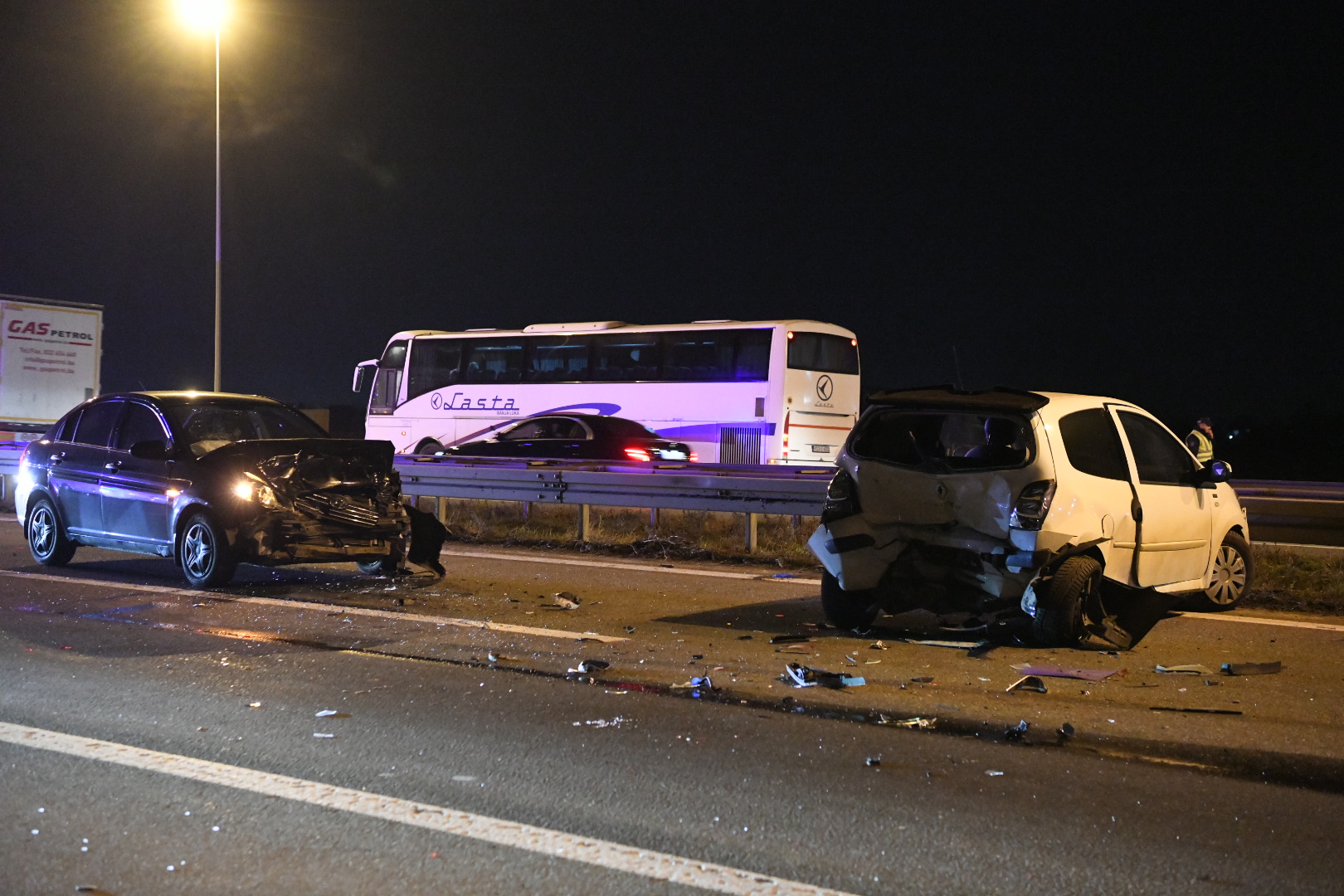 Beograd 06. mart 2023. Dobanoci nesreca, Teška saobraćajna nesreća dogodila se oko 18:50 na auto-putu kod Dobanovačke petlje iz pravca ka gradu.  Foto:Vesna Lalić/Nova.rs