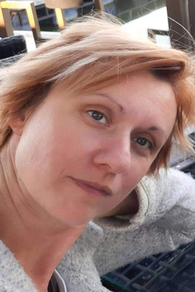 Nastavncia srpskoj jezika Bojana Jovanović. posle 15 godina rada u prosveti dala otkaz. Radila je u Školi primenjenih umetnisti u Šapcu.