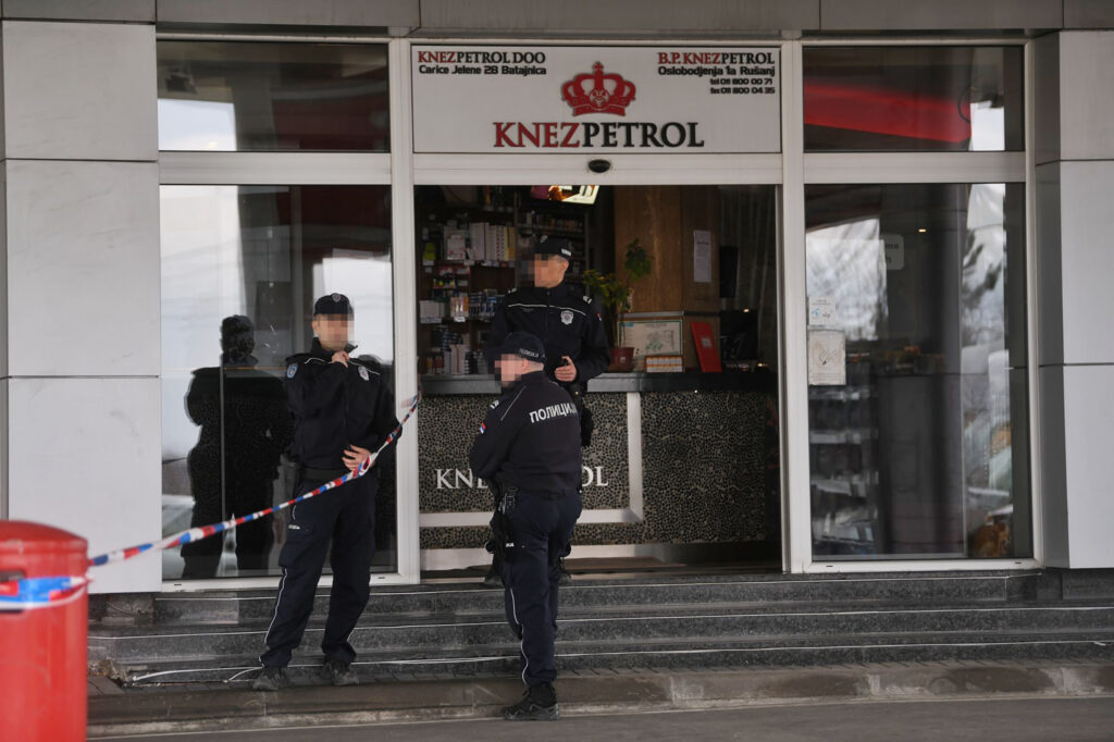 rušanj pucnjava zapaljen automobil  policija pumpa ranko eskobar