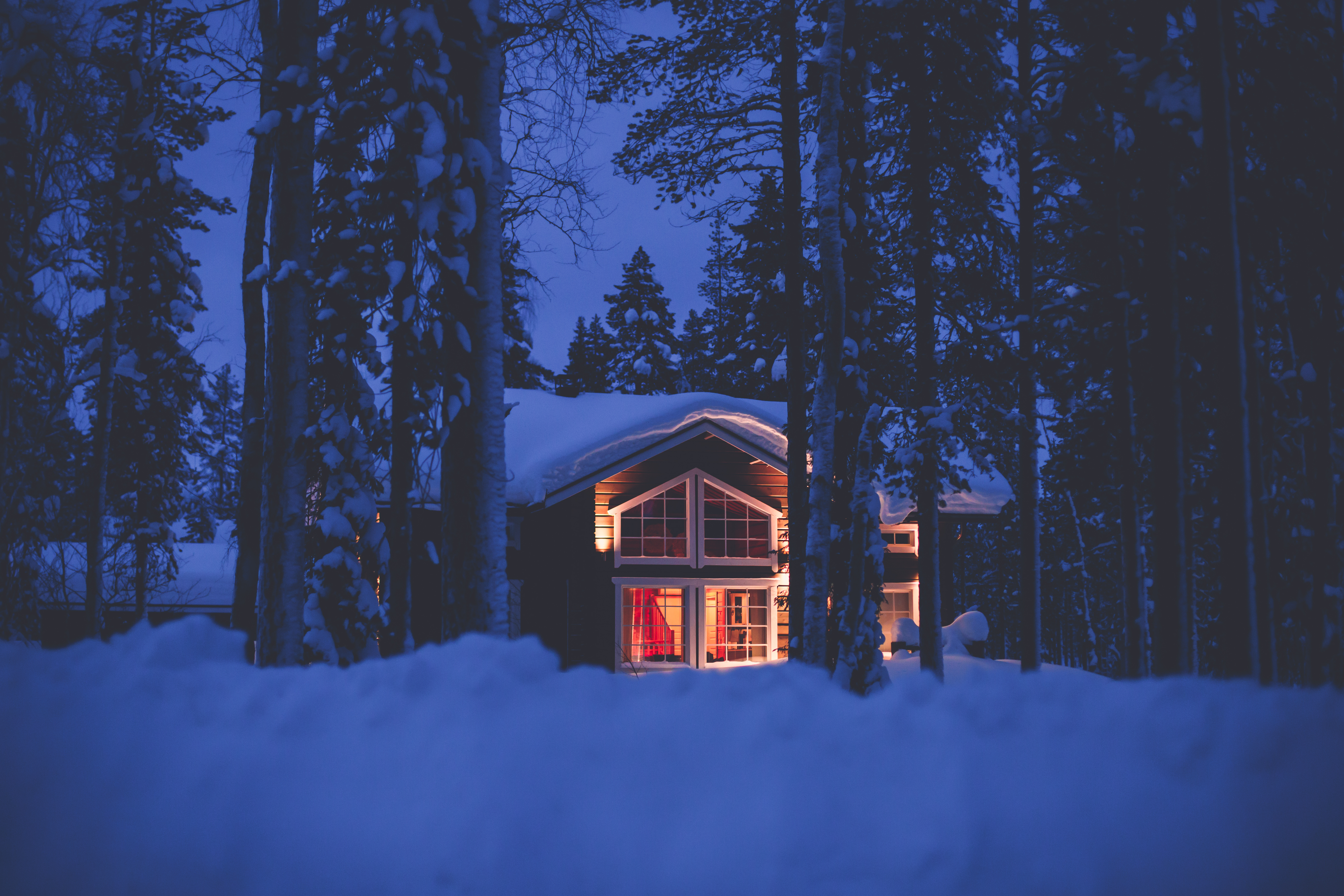 A,Night,View,Of,Cozy,Wooden,Scandinavian,Cabin,Cottage,Chalet