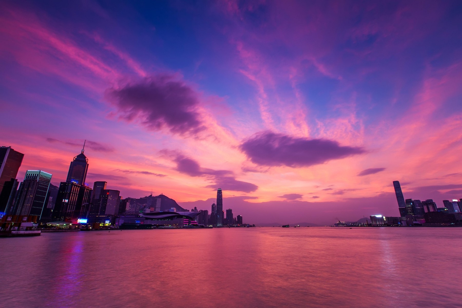 Twilight of Victoria Harbour, Hong Kong,Image: 316434286, License: Royalty-free, Restrictions: , Model Release: no, Credit line: Earnest Tse / Alamy / Alamy / Profimedia