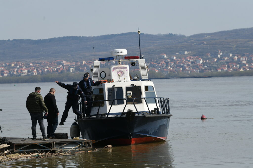 Beograd 20.03.2023. Rečna policija, reka, Dunav, potraga za nestalim mladićima, momcima koji su tokom prethodnog vikenda ispali iz čamca, hronika Foto: Vesna Lalić/Nova.rs