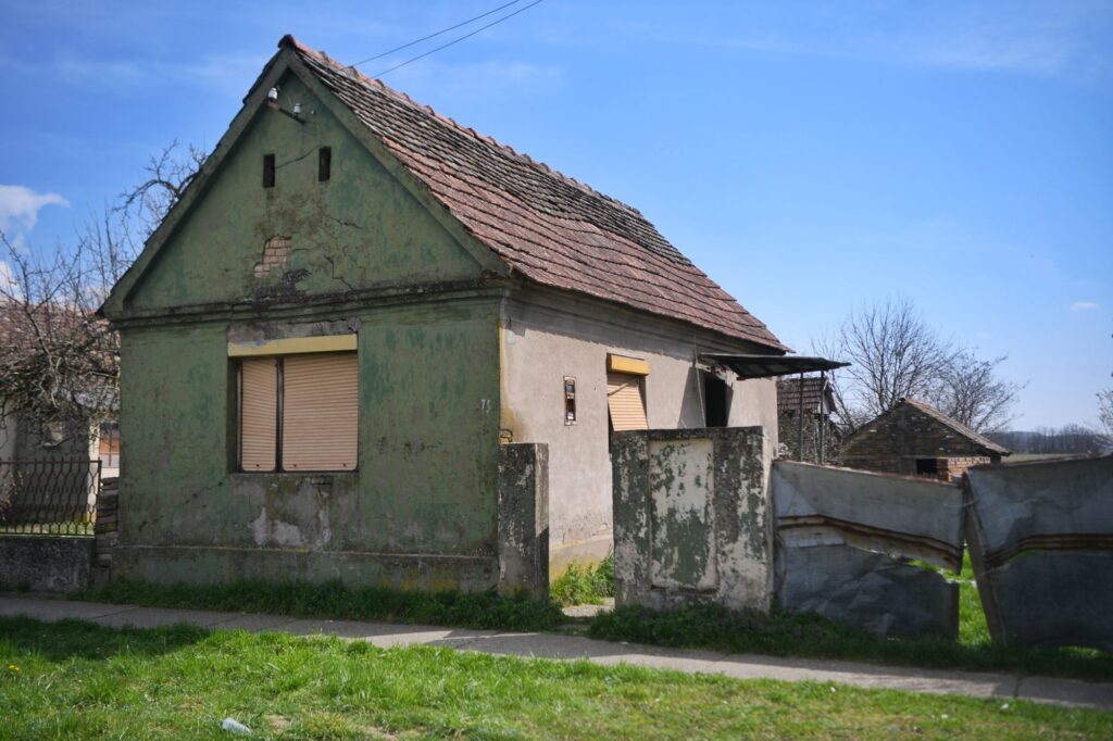 Bosut 22.03.2023. Kuća ubijenog coveka u kojoj je uhapsen sin ubica,  sin ubio oca Foto: Filip Krainčanić/Nova.rs