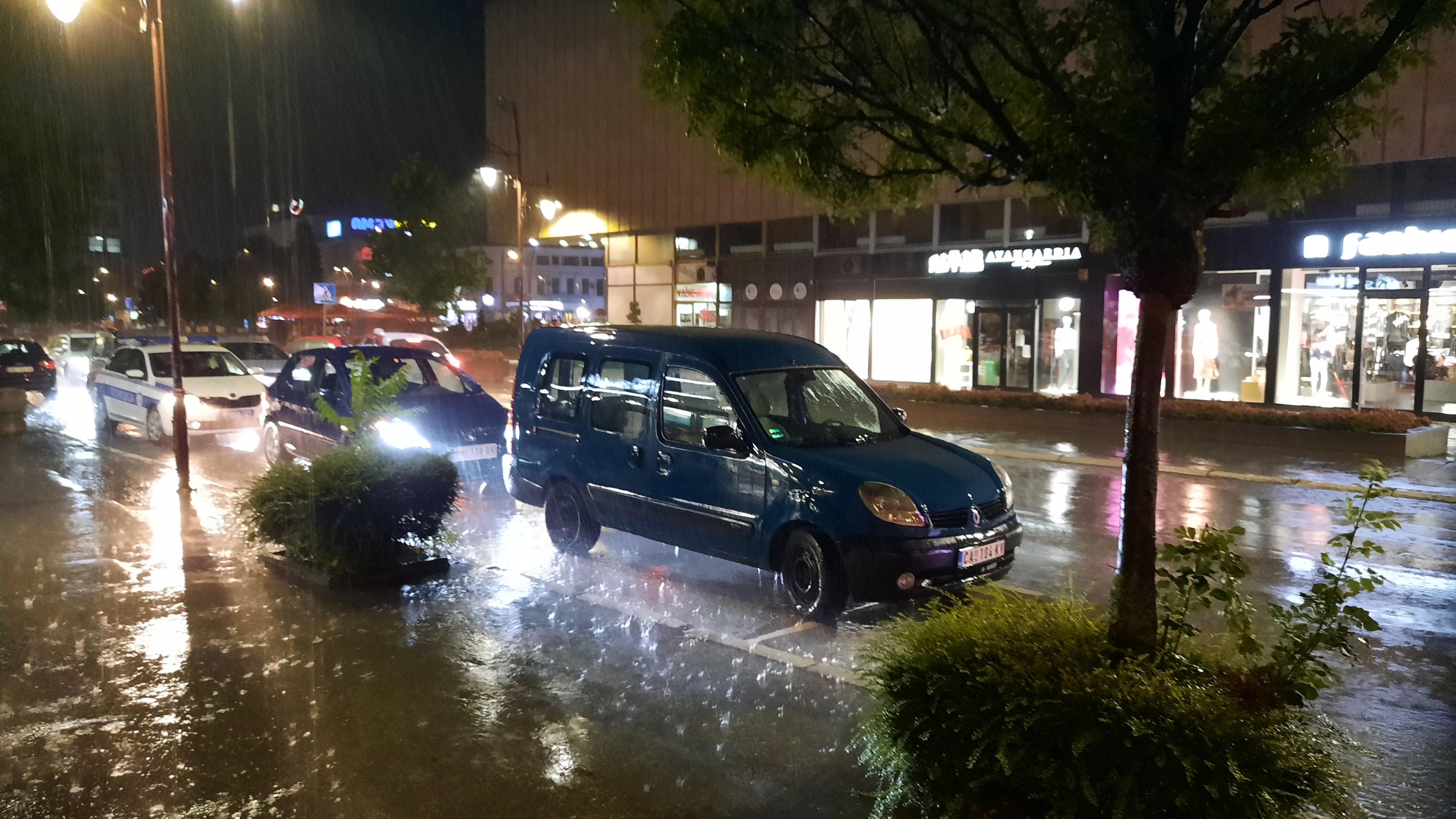 Čačak, 20.07.2023. Pljusak, nevreme, kiša u Čačku Foto: Ljubica Sokić/Nova.rs