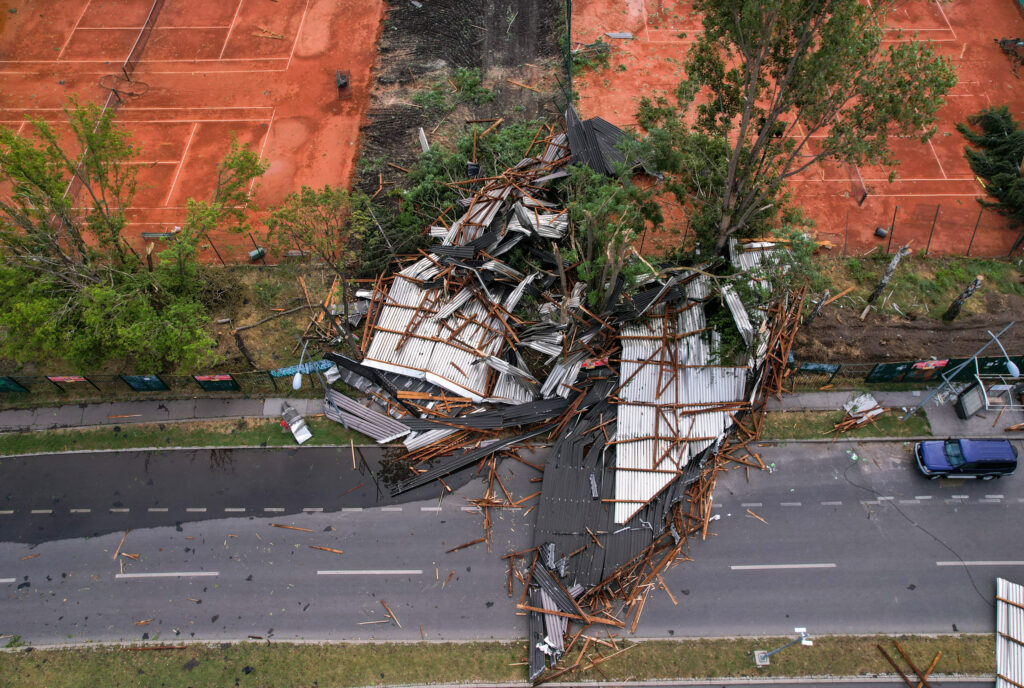 Novi Sad, srusen krov novosadskog sajma, nevreme posledice, novosadski sajam