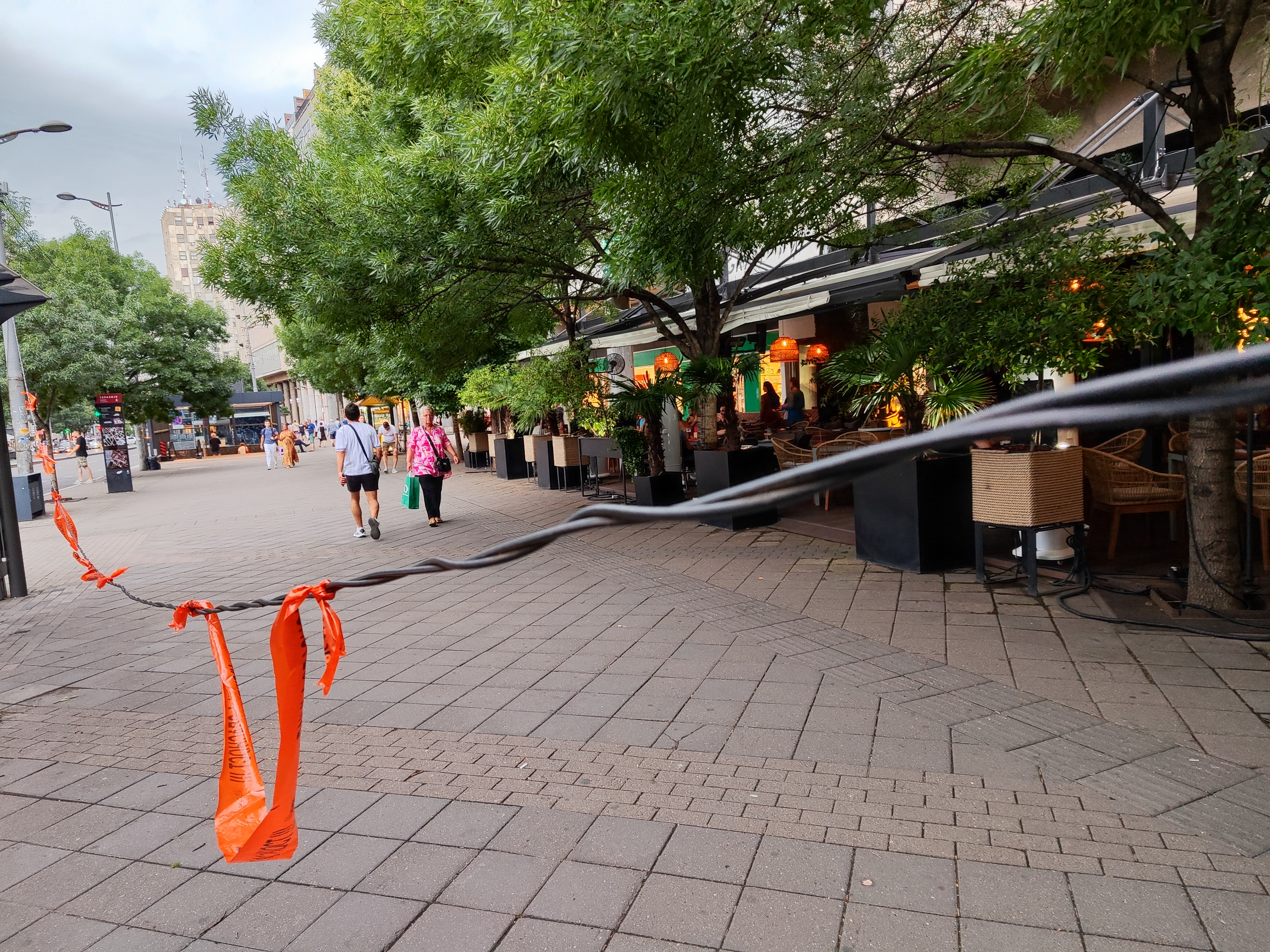 Beograd 22. jul 2023. Struja, žica Terazije opasnost Foto:Vesna Lalić/Nova.rs