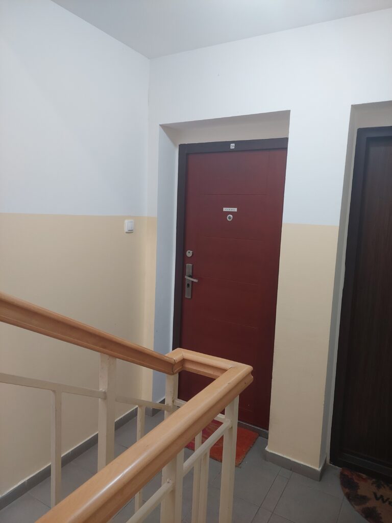 U ovom stanu je uhapšeni Uroš Pašajlić maltretirao devojku Ivanu L