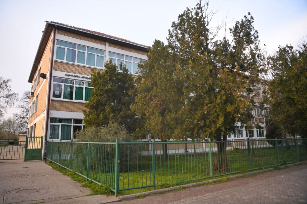 Kačarevo, 29.03.2023. Osnovna škola Žarko Zrenjanin u Kačarevu, hronika, dečak skočio sa sprata Foto: Filip Krainčanić/Nova.rs