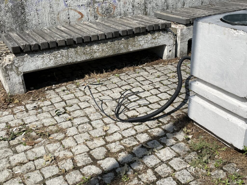 Savski Kej, Novi Beograd, pokidani kablovi Foto: Danas/Željko Bošnjaković