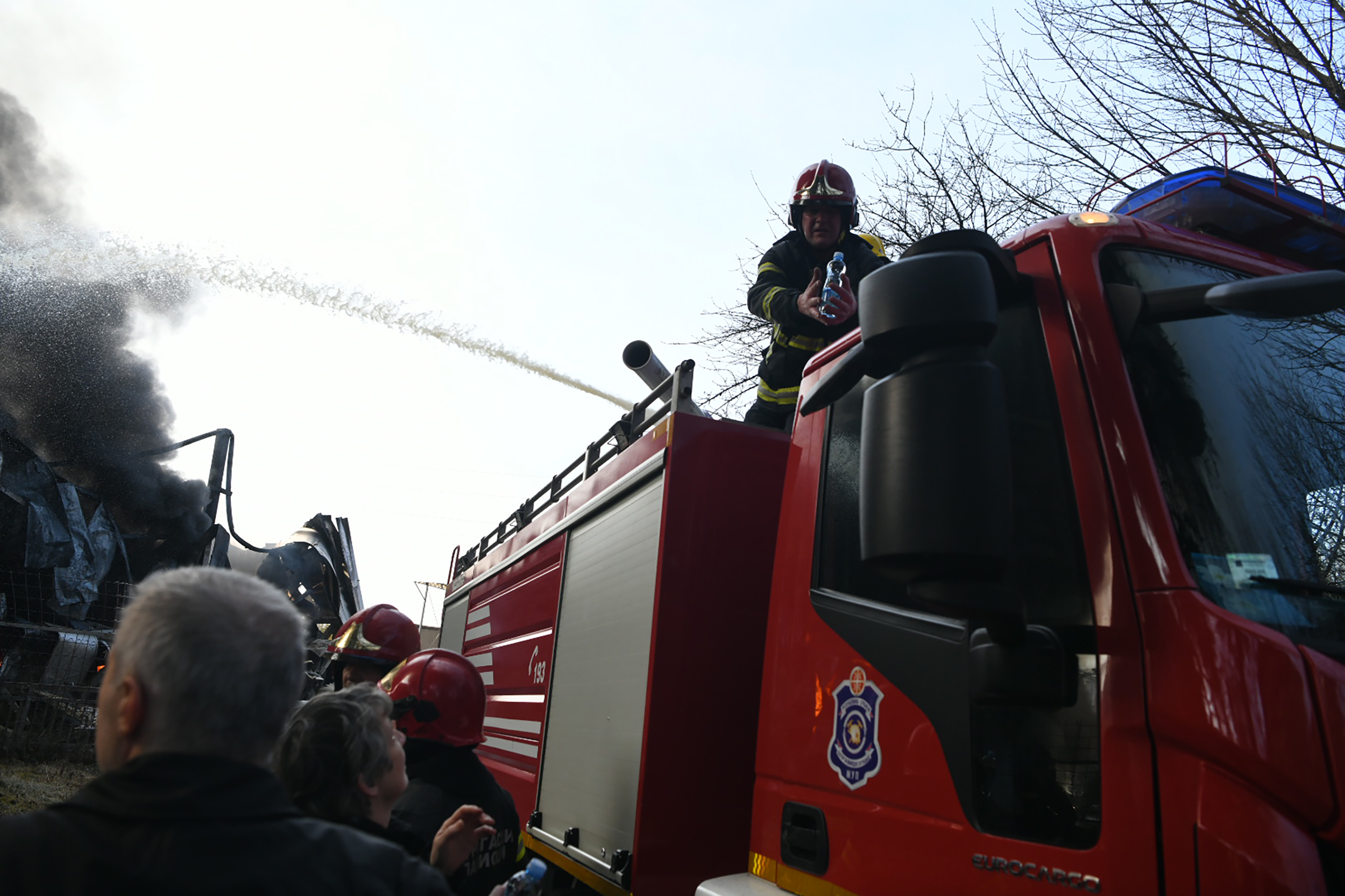 Pozar Galenika prodavnica guma, vatrogasci