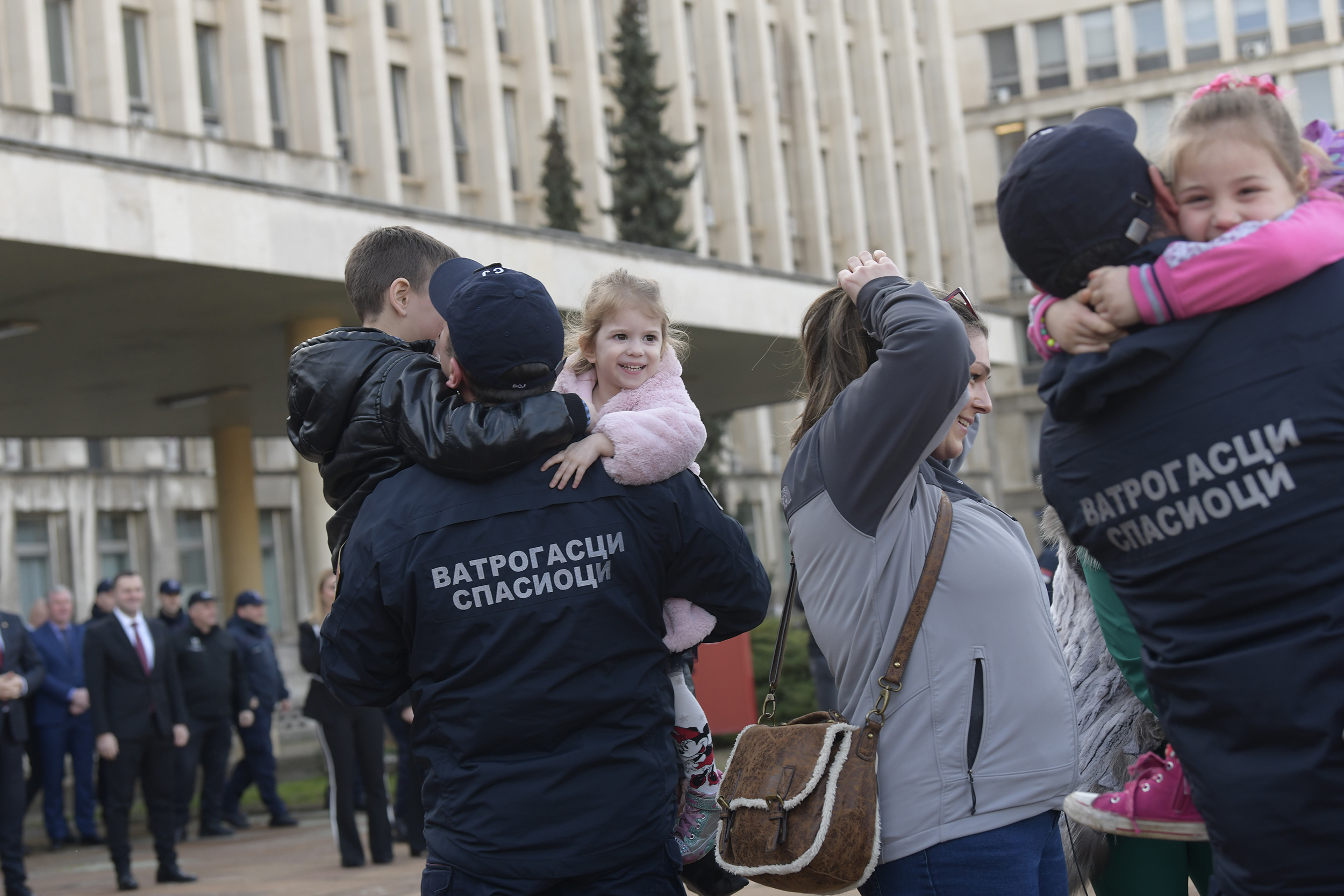 Spasioci Mupa srbije po povratku iz turske, turska spasioci, docek ispred palate srbije