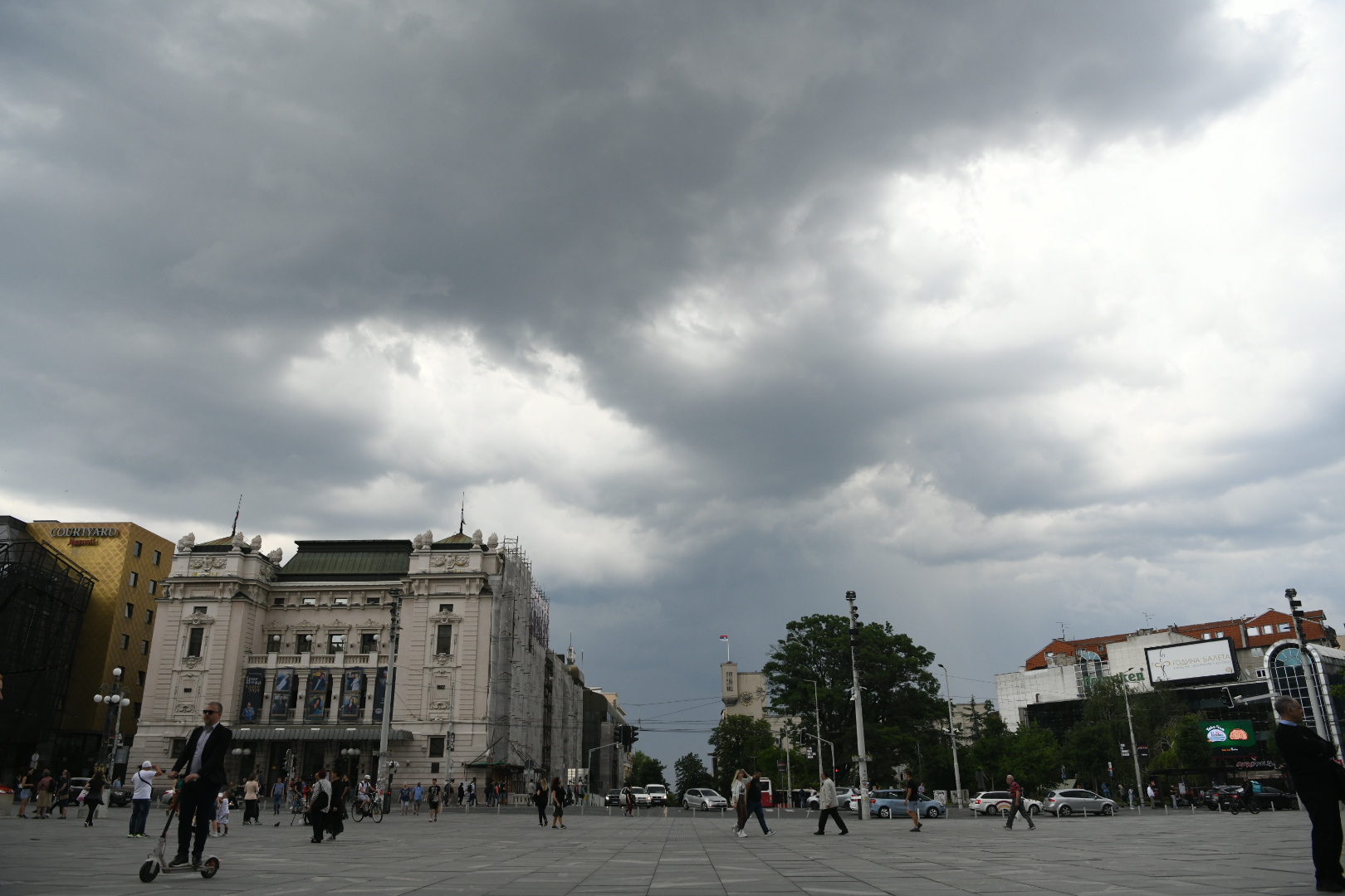 Beograd, 22.05.2023.trg republike, nevreme, oblaci, sprema se oluja, oblacno vreme