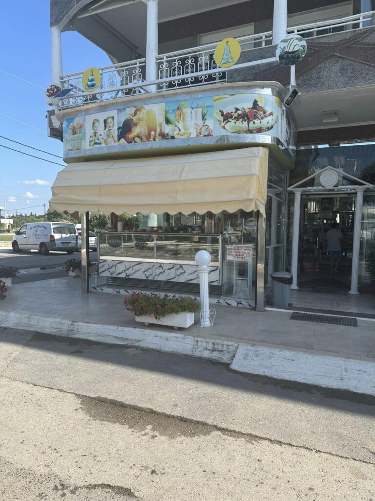 Nea Flogita, Žena sa dvoje dece jela kolače na plaži koje nije kupila tu, pa su je isterali i iz plaže i iz hotela