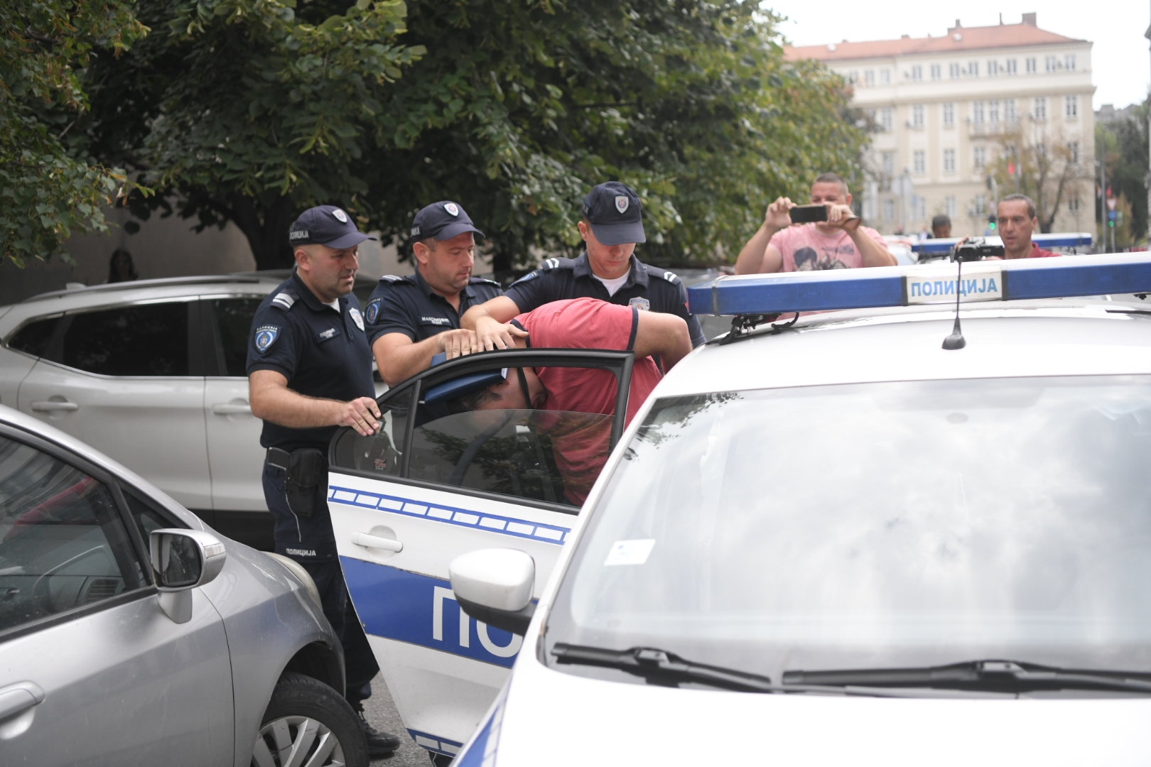 Beograd 04.09.2022. Ubadanje nožem, Admirala Geprata, privođenje napadača Foto: Dragan Mujan/Nova.rs