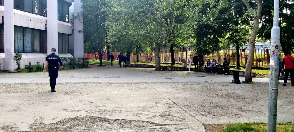 Osnovna škola Radoje Domanović, zgrada, učenici, policija Foto: Privatna arhiva