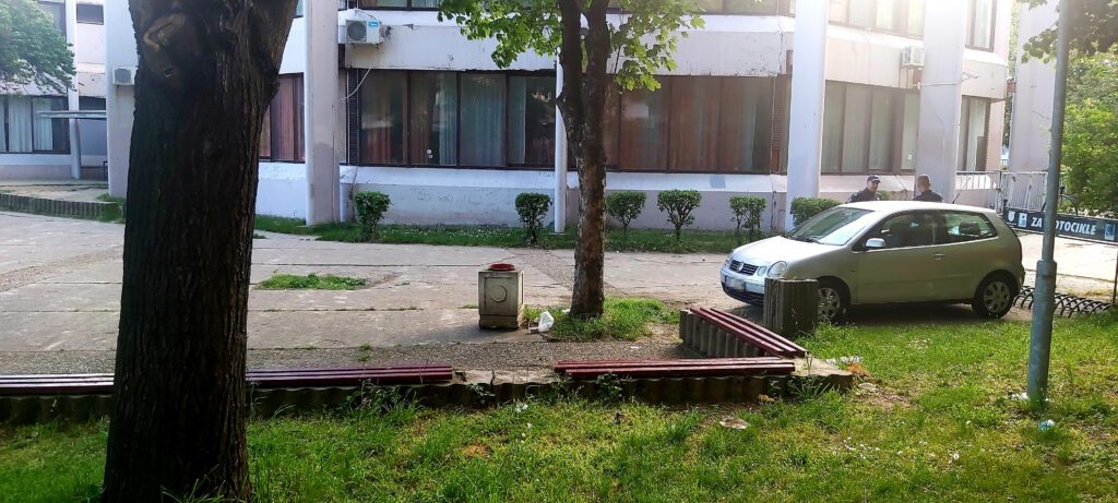 Osnovna škola Radoje Domanović, zgrada, učenici, policija Foto: Privatna arhiva